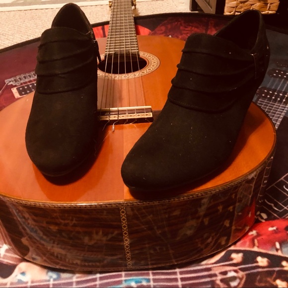 Perfect XAppeal Black Ankle Booties .Size 7 - Picture 8 of 10